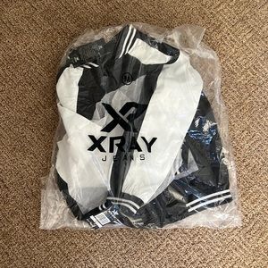 This is a kids size XL.